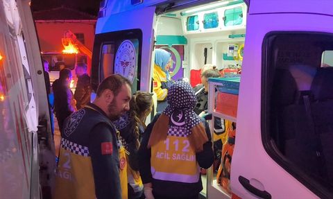 Kütahya'da Ahşap Ev Yangını Kontrol Altına Alındı