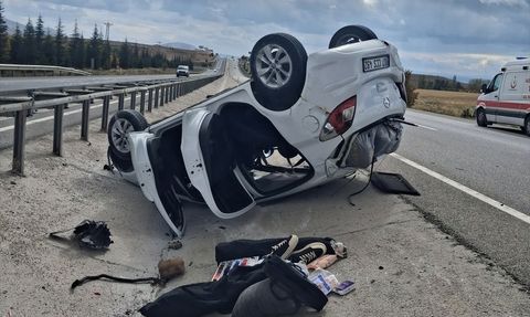 Kütahya'da Otomobil Kazasında Teker Başka Bir Kazaya Sebep Oldu