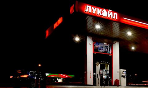 Lukoil, Uluslararası Varlıklarını Gunvor'a Satıyor