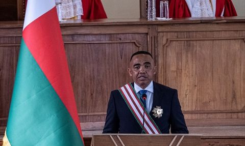 Madagaskar'da Askeri Yönetim: Randrianirina Geçici Cumhurbaşkanı Oldu
