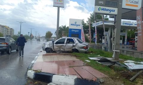 Manisa'da Otomobil Kazası: İki Yaralı