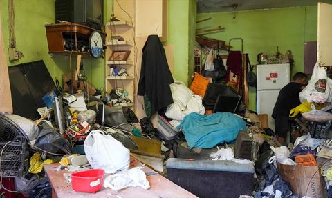 Mersin'de Kötü Koku Şikayeti: 10 Kamyon Çöp Çıkarıldı