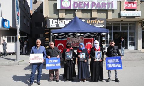 Muş'ta Evlat Nöbeti: Aileler DEM Parti Önünde Eylemlerine Devam Ediyor