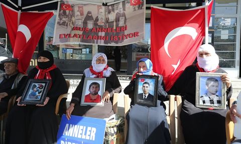 Muş'ta Evlat Nöbeti Devam Ediyor