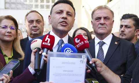 Özgür Çelik, CHP İstanbul İl Başkanlığı Mazbatasını Aldı