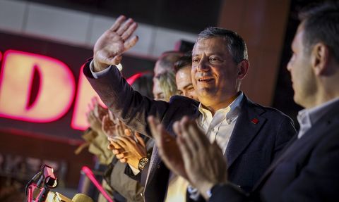 Özgür Özel'den Arnavutköy Mitinginde Yolsuzluk İddiaları