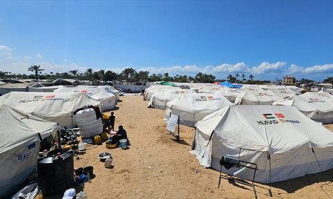 Sadakataşı Derneği Gazze'de MÜSİAD Çadır Kenti Açtı