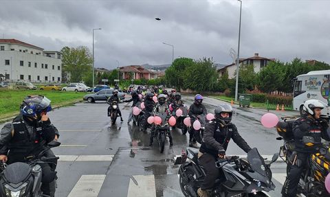 Sakarya'da Motosiklet Turu ile Meme Kanseri Farkındalığı