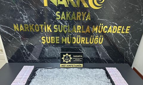 Sakarya'da Uyuşturucu Operasyonu: 1 Kilogram Sentetik Madde Ele Geçirildi