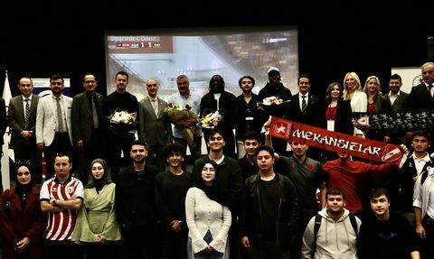 Samsunspor Teknik Direktörü ve Futbolcular Türk Mutfağını Övgüyle Anlattı