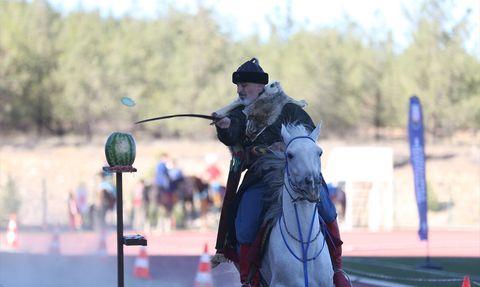 Şanlıurfa'da Depremzede Gençler İçin Atlı Gösteri Düzenlendi
