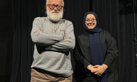 Şevval Çakar'ın Stand-Up Gösterisi Bakırköy'de Sahnelendi