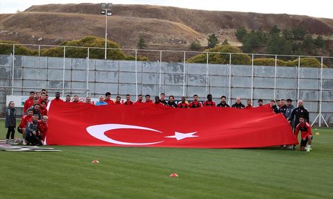 Sivasspor'da Play-Off Hedefi: Teknik Direktör Altıparmak'ın Stratejileri