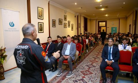 Türkiye'nin İlk Astronotu Alper Gezeravcı Bakü'de Gençlerle Buluştu