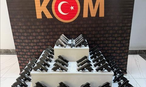 Uşak'ta Yolcu Otobüsünde 55 Ruhsatsız Tabanca Ele Geçirildi