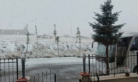 Yıldız Dağı'na Mevsimin İlk Karı Düştü