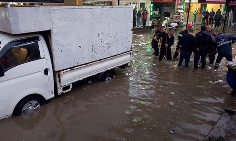 Zonguldak'ta Sağanak Yağış Hayatı Etkiliyor