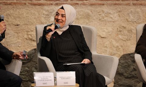 Dijital Dönemde Yazarlık: Uluslararası Yazarlar Buluşması'nda Yapay Zeka Tartışmaları