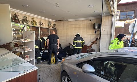 Edirne'de Ekmek Fırınına Otomobil Girişi