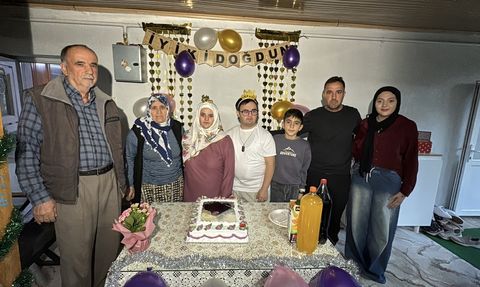 Erzincan'da Down Sendromlu Sümeyra'ya Anlamlı Doğum Günü Sürprizi
