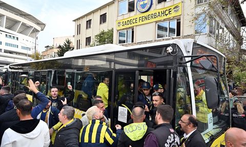 Fenerbahçe Taraftarı Tüpraş Stadı'na Hareket Etti
