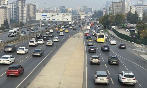 İstanbul'da İlk İş Günü Trafik Çile Dedi
