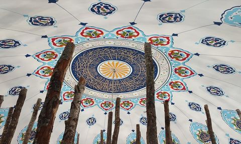 Samsunlu Kadın Nakkaşlar Camilerin Duvarlarını Sanatla Süslüyor