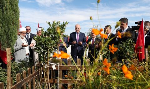 TBMM Başkanı Numan Kurtulmuş Adıyaman'da Deprem Şehitleri Mezarlığı'nı Ziyaret Etti