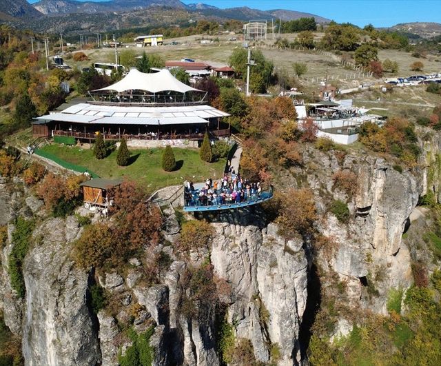 İncekaya Kanyonu'nda Sonbahar Manzarası ve Cam Seyir Terası