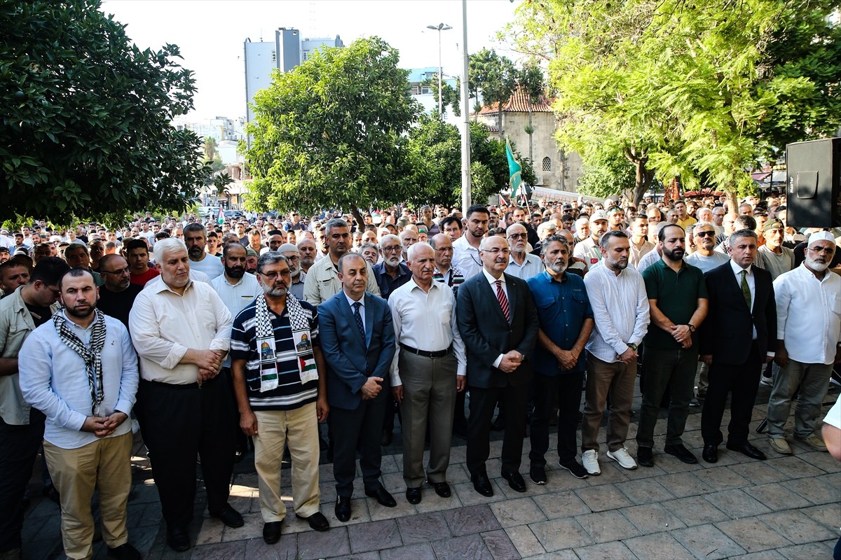 Adana'da, Hamas Siyasi Büro Başkanı İsmail Heniyye'nin İran'ın başkenti Tahran'da suikasta...
