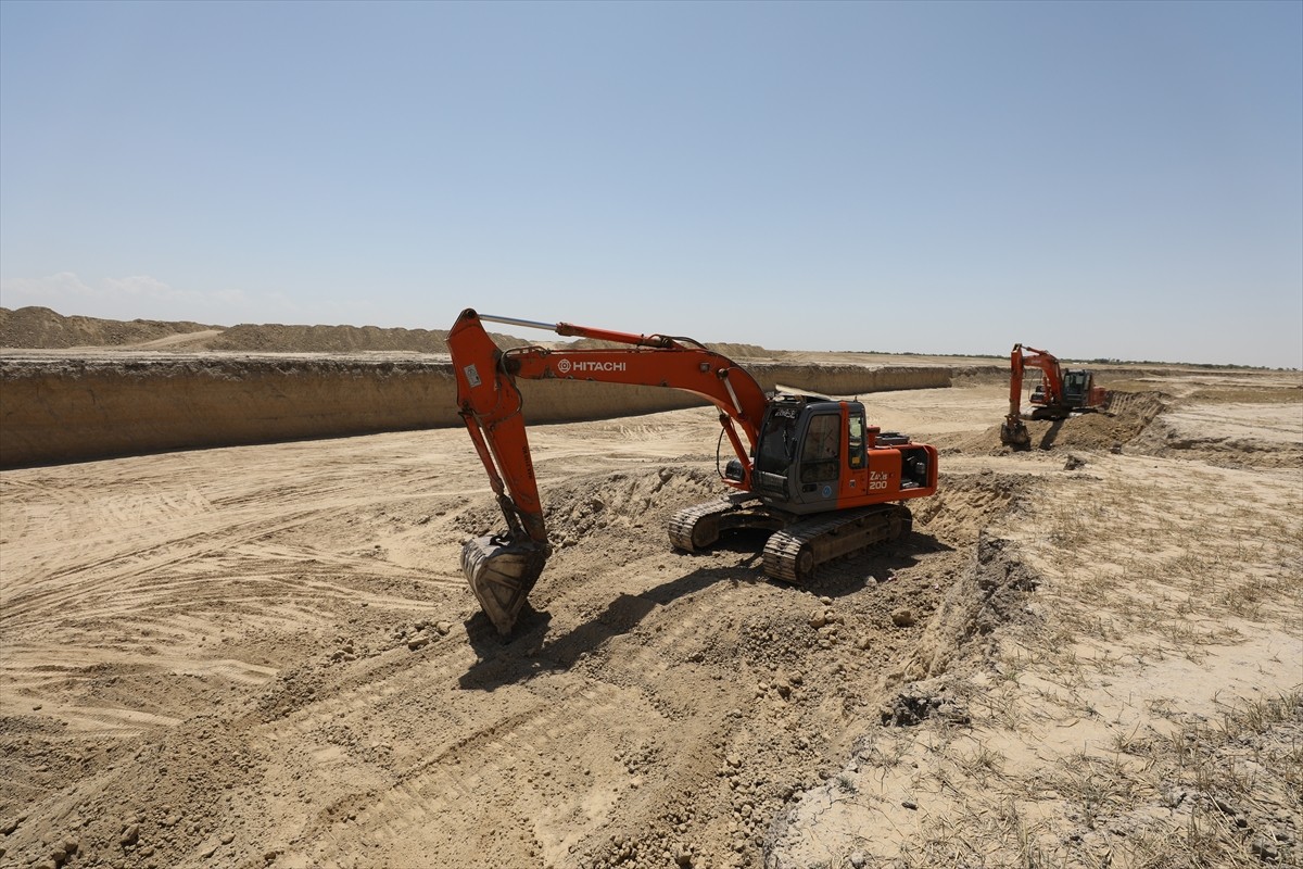 Afganistan'ın kuzeyine su getirilerek geniş çorak alanları tarım arazisine dönüştürme hedefiyle...