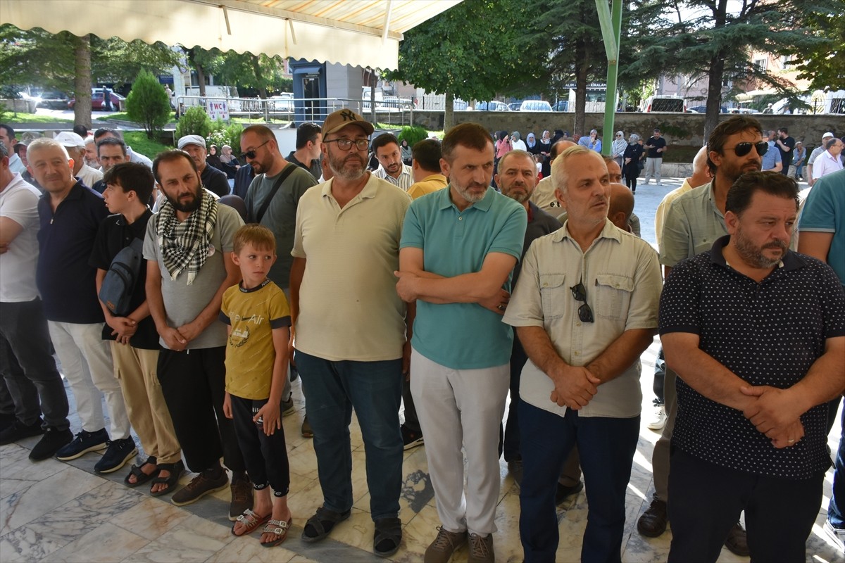 Afyonkarahisar'da da Sivil Toplum Kuruluşları Platformu üyeleri, İran'ın başkenti Tahran'da...