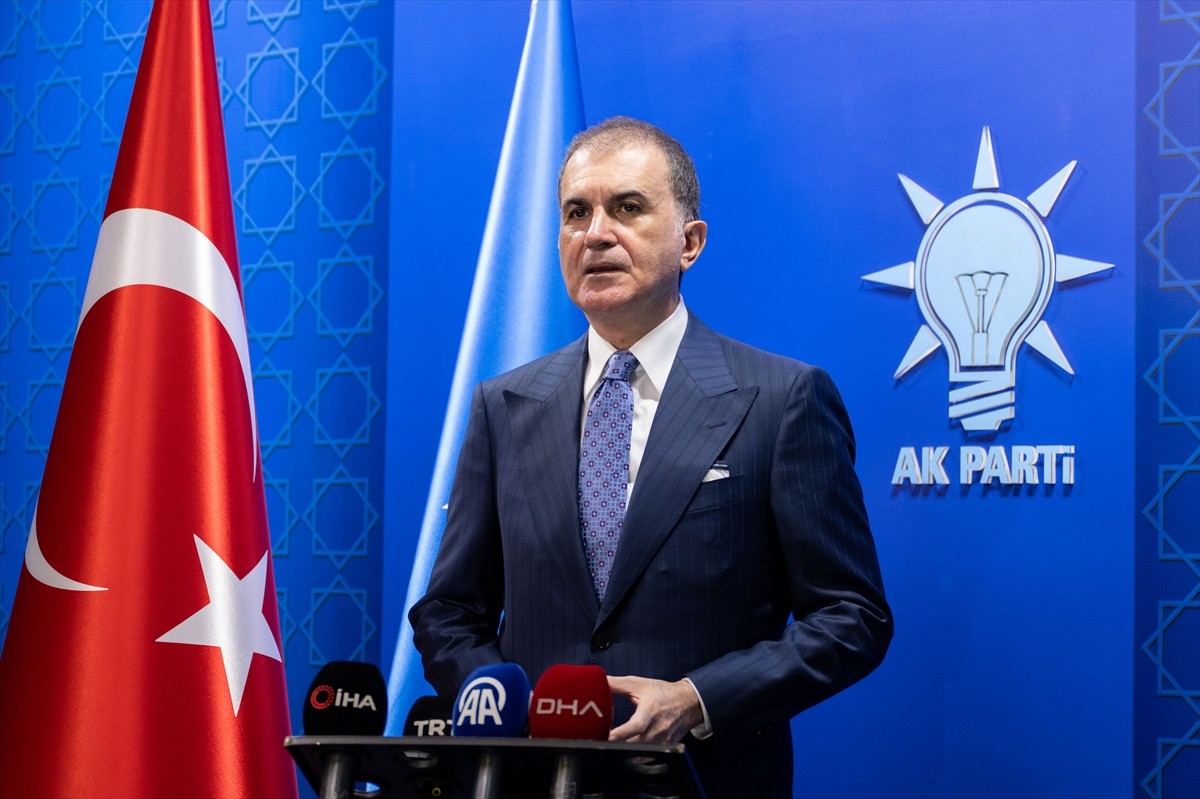 AK Parti Genel Başkan Yardımcısı ve Parti Sözcüsü Ömer Çelik, AK Parti Genel Merkezinde basın...