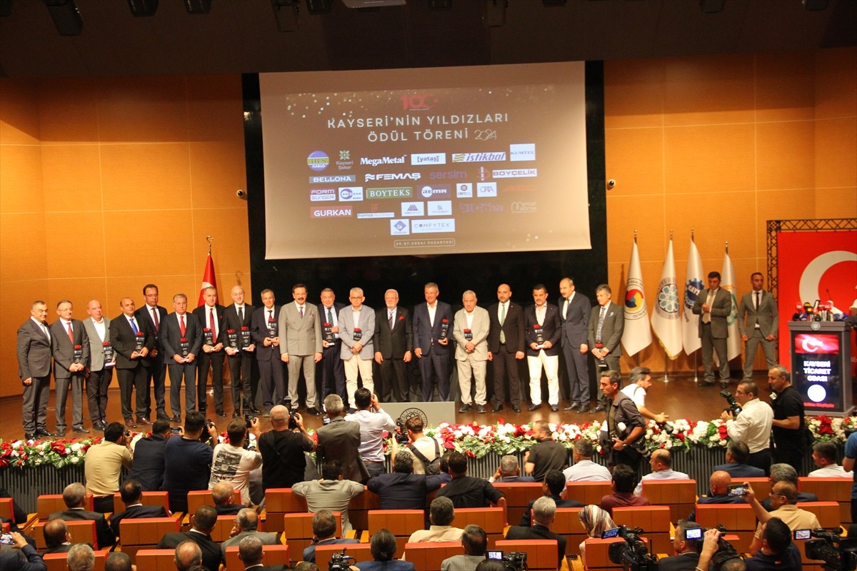 AK Parti Genel Başkanvekili Mustafa Elitaş, Kayseri Ticaret Odası (KTO) Konferans Salonunda...