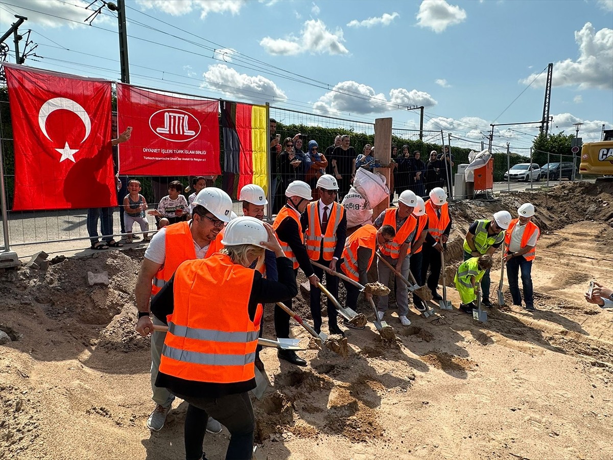 Almanya'nın Baden-Württemberg eyaletine bağlı Graben-Neudorf beldesinde Diyanet İşleri Türk İslam...