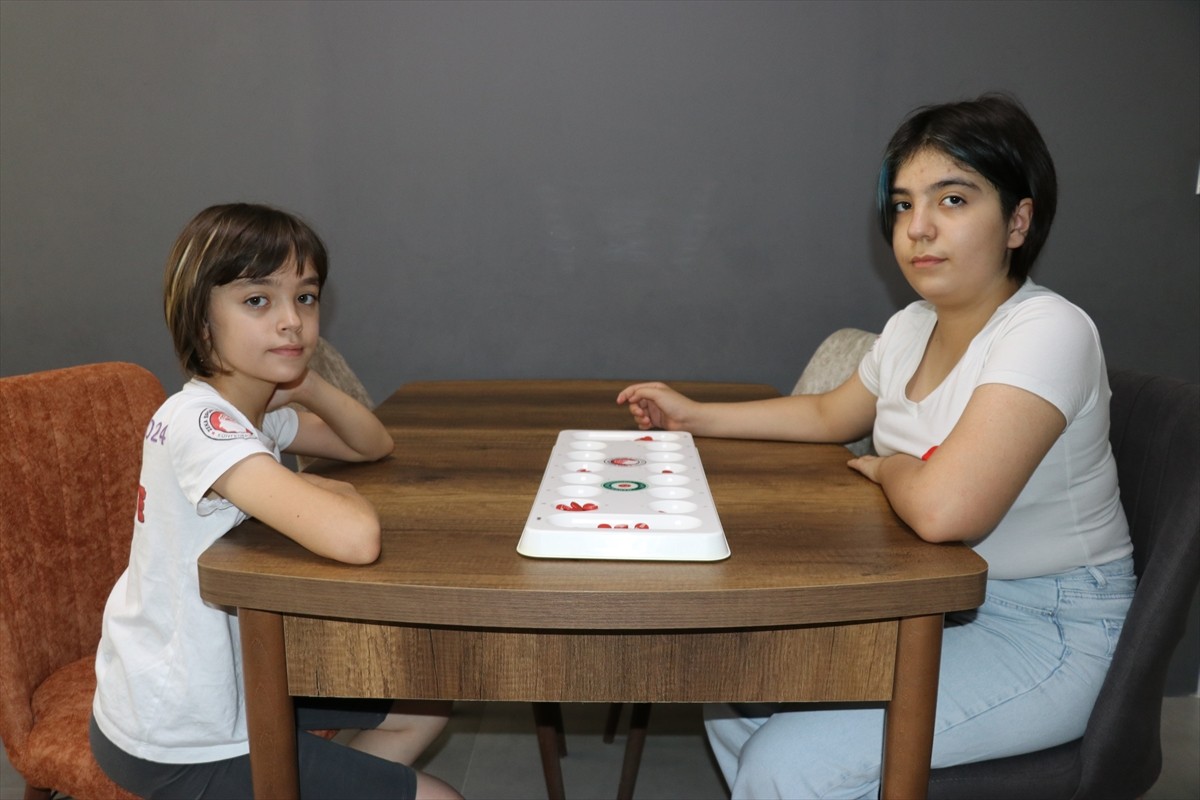 Amasya'da 6 yaşında annesinin yönlendirmesiyle zeka oyunlarına başlayan 9 yaşındaki Mihrimah...