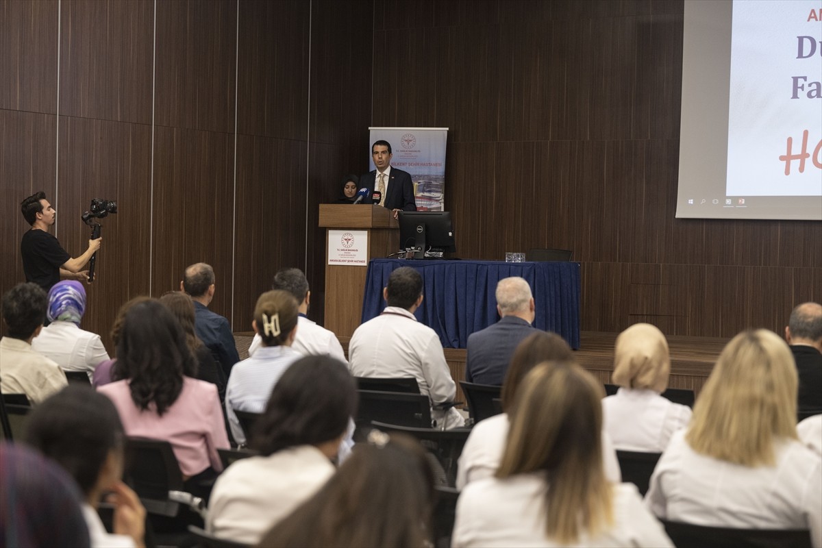 Ankara Bilkent Şehir Hastanesi'nde hastane yöneticileri ve uzmanların katılımıyla Dünya Hepatit...