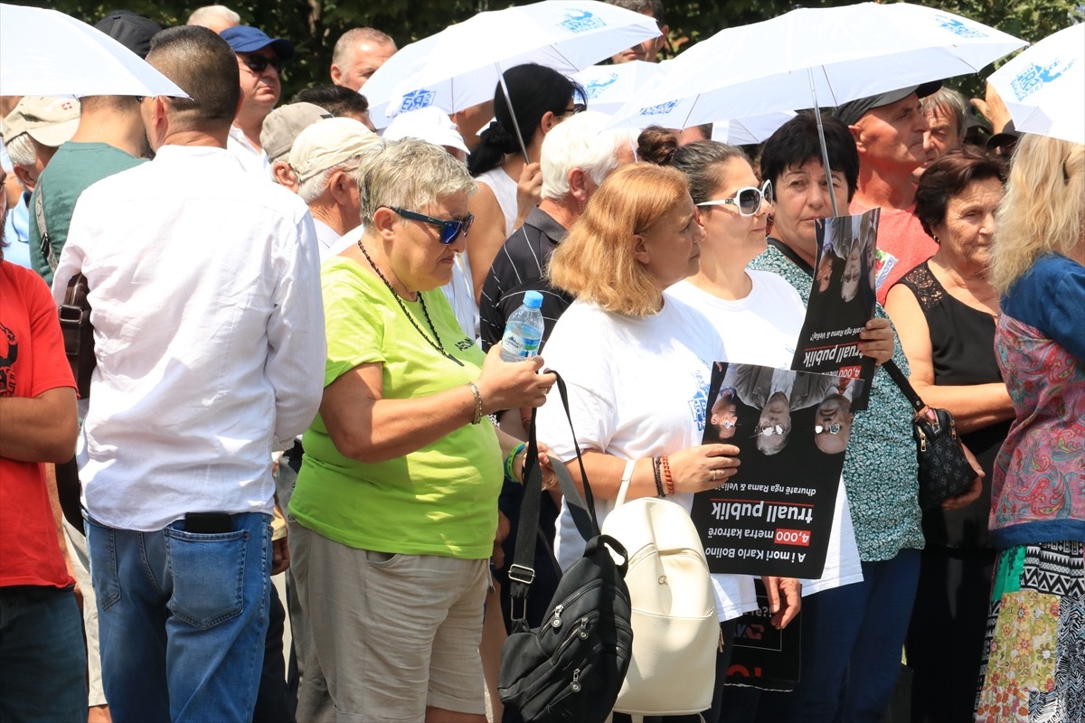 Arnavutluk'un başkenti Tiran'da, Belediye Başkanı Erion Veliaj'ın istifası, "belediyedeki...