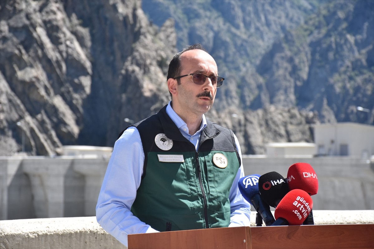 Artvin'de, temelden 275 metre gövde yüksekliğiyle Türkiye'nin en yüksek, dünyanın ise 5'inci...