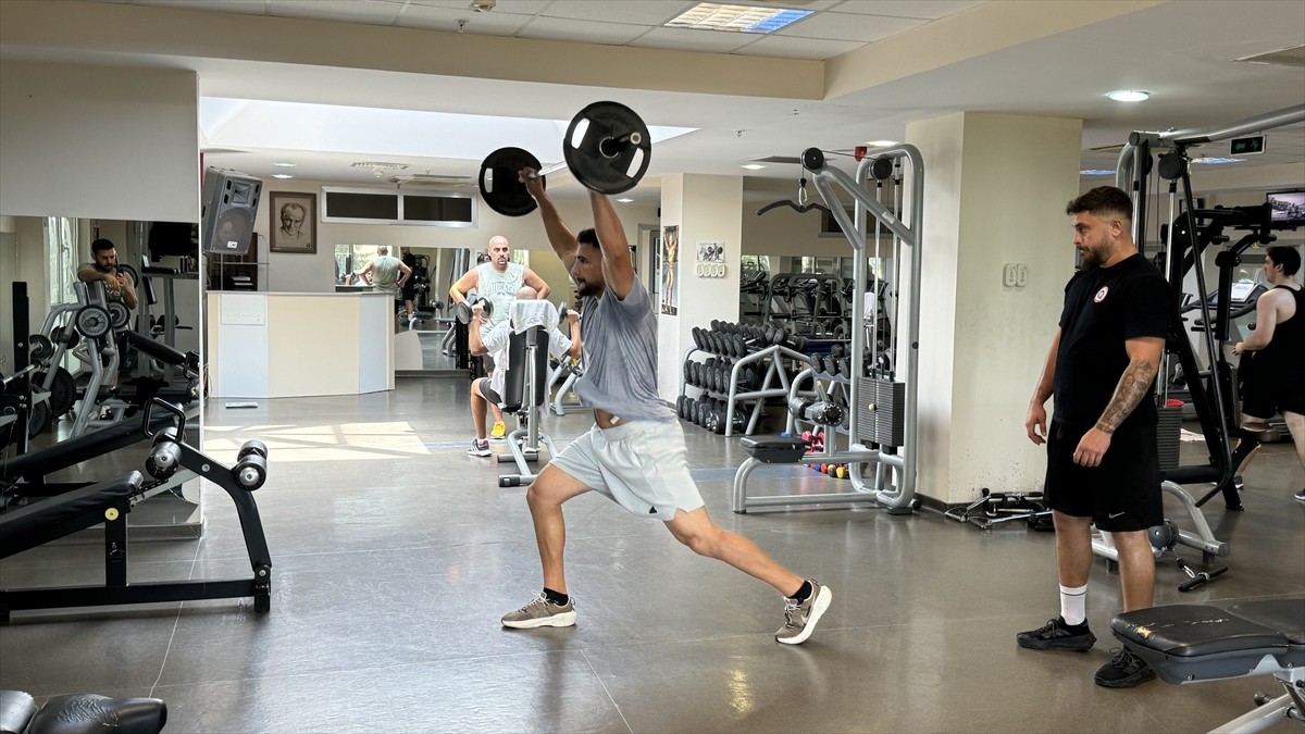 Başpehlivan Mustafa Taş, Türkiye Geleneksel Güreşler Federasyonu tarafından düzenlenen CW Enerji...