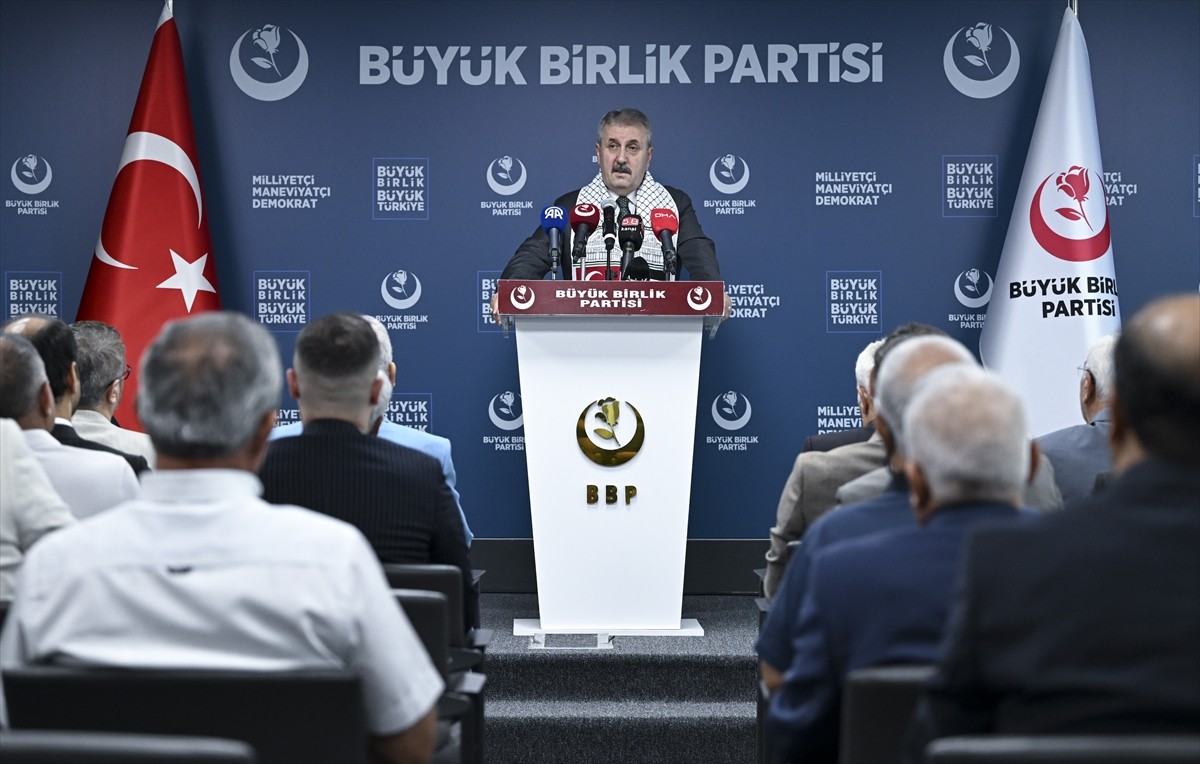 BBP Genel Başkanı Mustafa Destici, partisinin genel merkezinde basın toplantısı düzenledi.