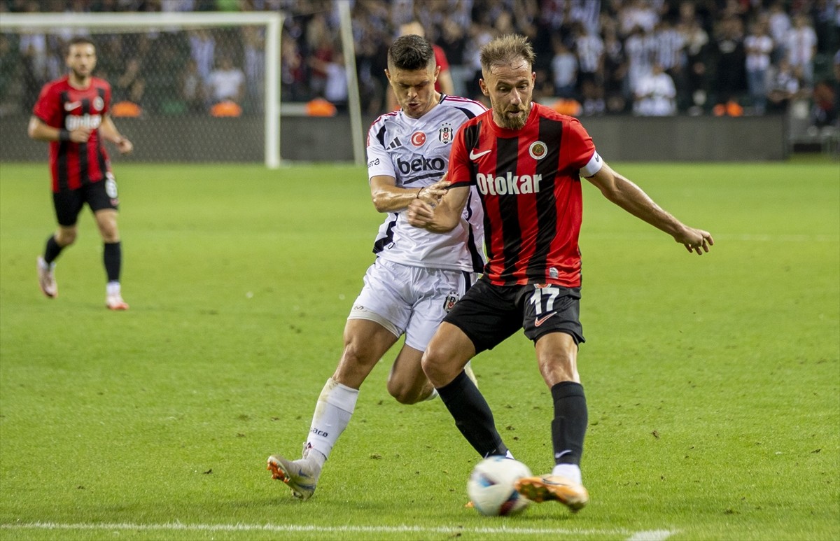 Beşiktaş Futbol Takımı, hazırlık maçında Gençlerbirliği ile Kocaeli Yıldız Entegre Stadı'nda...