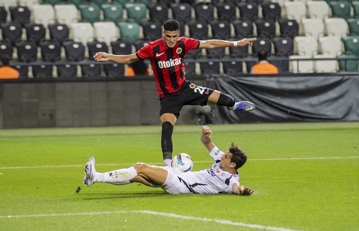Beşiktaş Futbol Takımı, hazırlık maçında Gençlerbirliği ile Kocaeli Yıldız Entegre Stadı'nda...