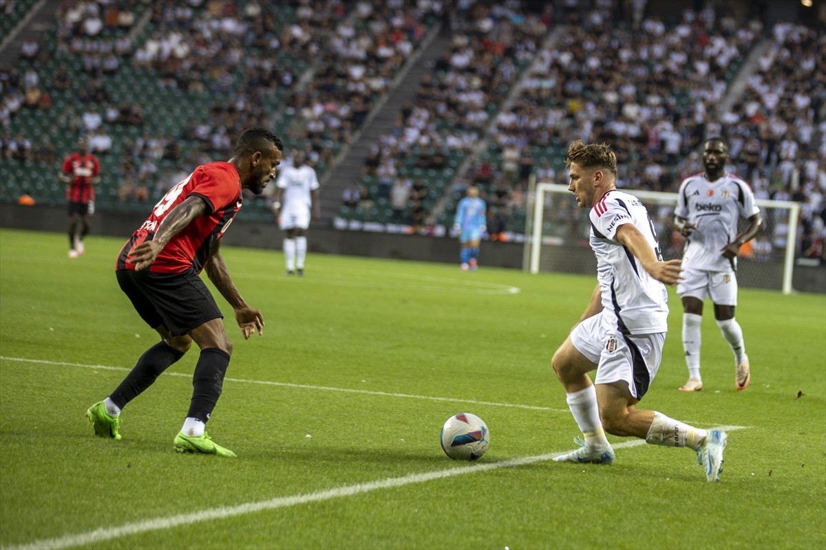 Beşiktaş Futbol Takımı, hazırlık maçında Gençlerbirliği ile Kocaeli Yıldız Entegre Stadı'nda...