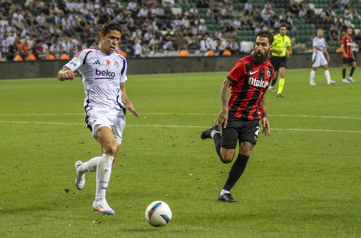 Beşiktaş Futbol Takımı, hazırlık maçında Gençlerbirliği ile Kocaeli Yıldız Entegre Stadı'nda...