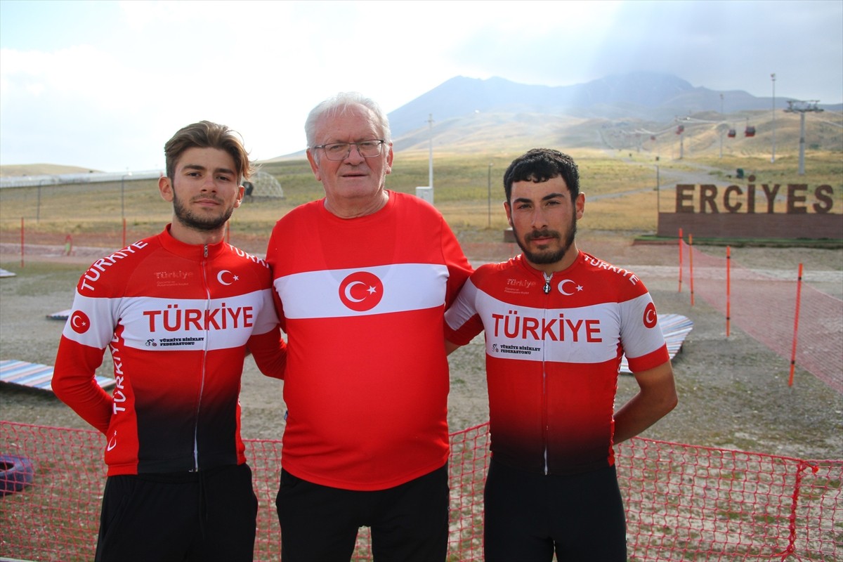 Bisiklet Milli Takımı, eylül ayında düzenlenecek Avrupa Şampiyonası ve Dünya Şampiyonası öncesi...