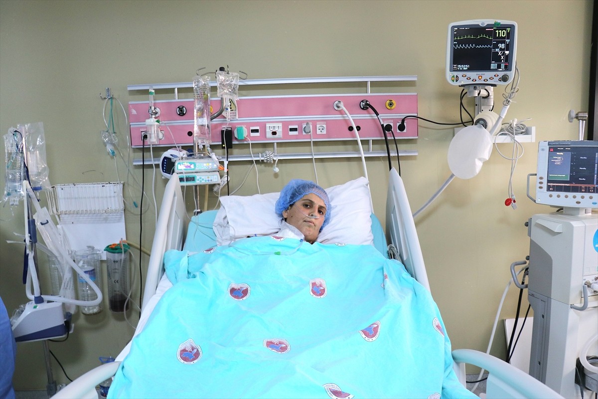 Bitlis'in Tatvan ilçesinde diş ağrısı şikayetiyle kaldırıldığı Van'daki hastanede diş iltihabına...