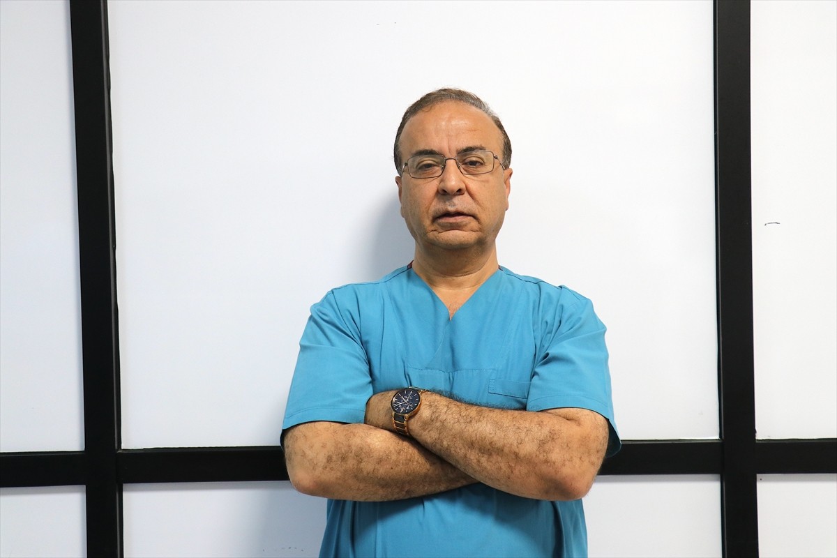 Bitlis'in Tatvan ilçesinde diş ağrısı şikayetiyle kaldırıldığı Van'daki hastanede diş iltihabına...