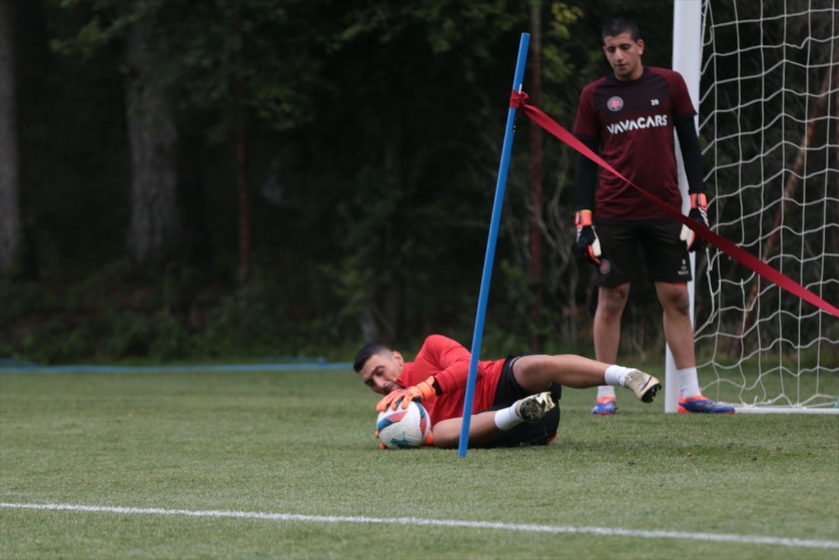 Bolu'nun Esentepe bölgesindeki bir otelde kamp yapan Fatih Karagümrük, Trendyol 1. Lig'de şampiyon...