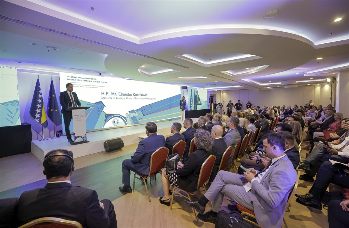 Bosna Hersek'in Mostar şehrinde, Mostar Köprüsü'nün yeniden yapılışının 20'nci yılı dolayısıyla...